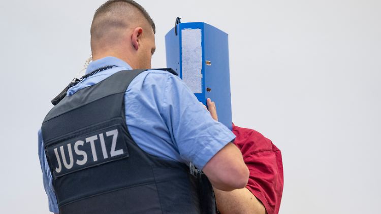 Zu Beginn des Prozesses hat der 30-Jährige den Mord gestanden, jedoch angegeben, das Mädchen im Streit getötet zu haben.