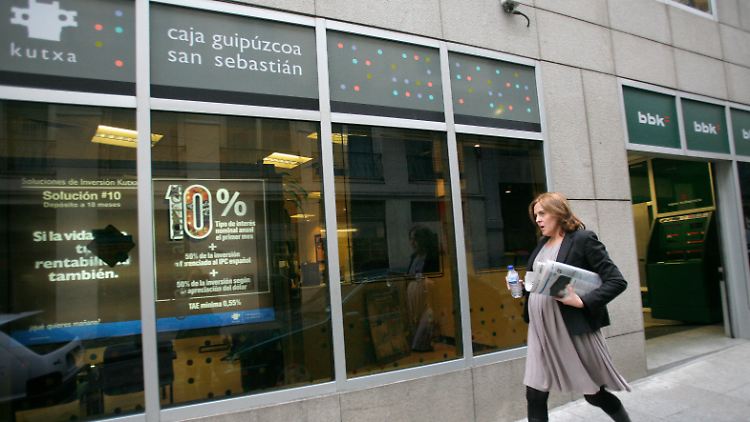 Spanien will mit einer Gesetzesänderung den Einstieg privater Investoren bei Sparkassen erleichtern. 
