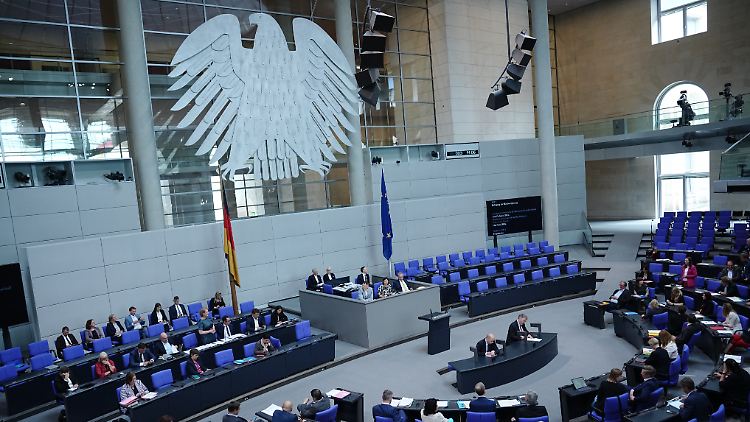 Nach langer Blockade gelangt der Kabinettsentwurf zum Heizungsgesetz endlich in das parlamentarische Verfahren.