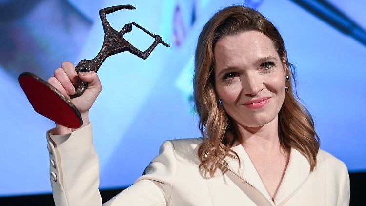 Karoline Herfurth hält nichts von der "Konzentration weiblicher Kraft auf das eigene Aussehen".