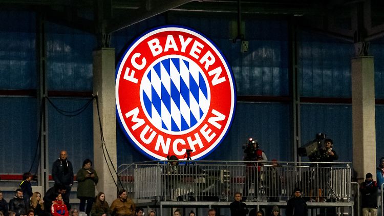 "Es lag nie in der Absicht der FC Bayern München AG, Mitarbeiterinnen und Mitarbeitern berechtigten Lohn vorzuenthalten", teilten die Bayern mit.