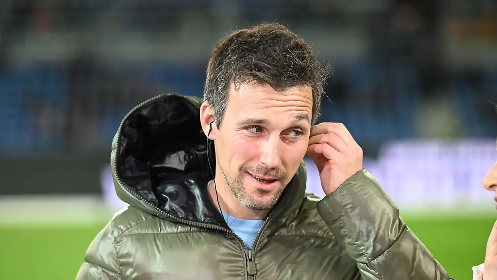 Christian-Eichner-vor-Spielbeginn-im-BBBank-Wildpark