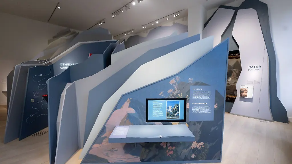 Blick-in-die-Ausstellung-Darum-Berge-im-Alpinen-Museum-des-Deutschen-Alpenvereins-DAV