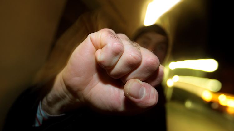 Wird Gewalt gutgeheißen, akzeptiert oder angewandt? Und wie fragt man danach?