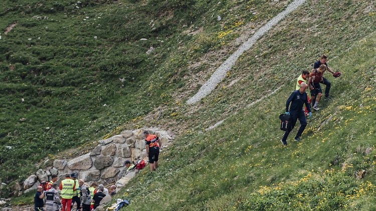 Mäder stirbt nach seinem Sturz in die Schlucht.