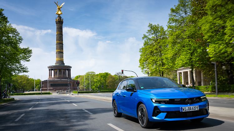 Der schwarze "Vizor" steht dem Opel Astra gut zu Gesicht. Die Rüsselsheimer Kreation sieht modern und stylisch aus.