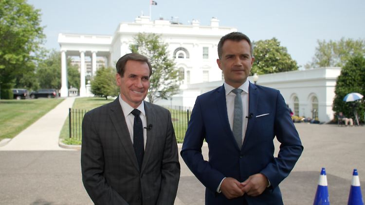 John Kirby sprach mit ntv-Korrespondent Christopher Wittich im Garten des Weißen Hauses.