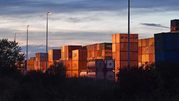 Nur langsam bewegt sich die deutsche Wirtschaft aus der Talsohle heraus.