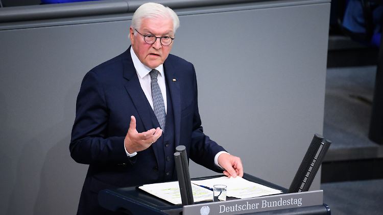 Bundespräsident Steinmeier spricht bei einer Gedenkstunde zum 70. Jahrestag des Volksaufstandes in der DDR im Bundestag.