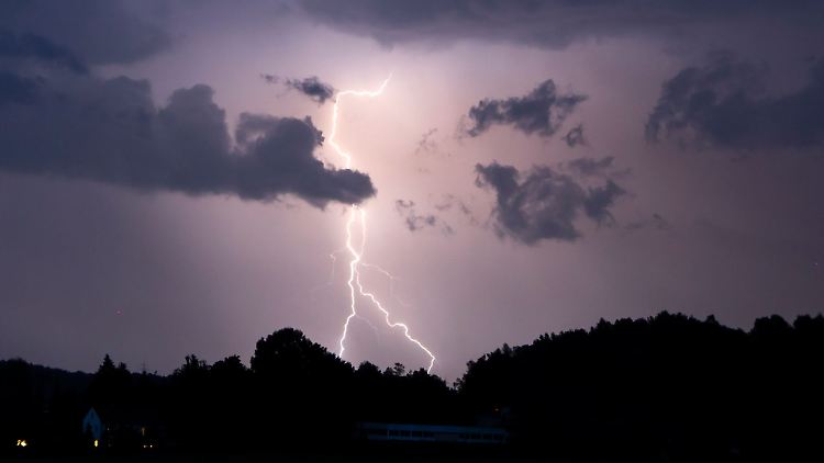 In der kommenden Woche werden in einigen Regionen Deutschlands zum Teil heftige Gewitter erwartet.