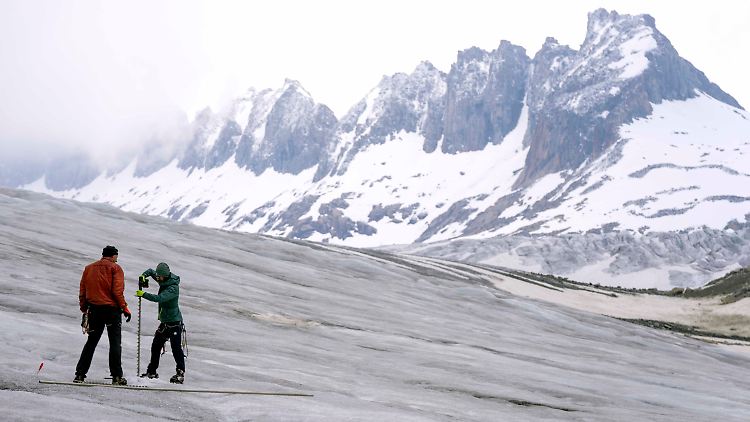 Der Klimawandel wird für viele Schweizer beim Blick auf die Gletscher deutlich.