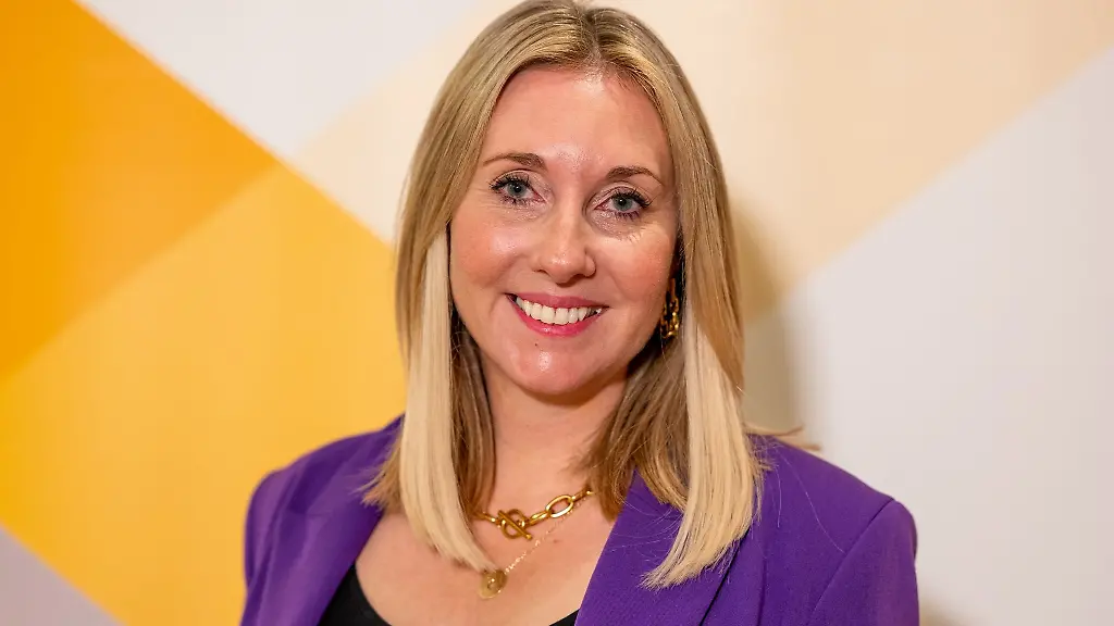 Anna-Stolz-designierte-bayerische-Kultusministerin-aufgenommen-nach-einer-Sitzung-der-Landtagsfraktion-der-Freien-Waehler