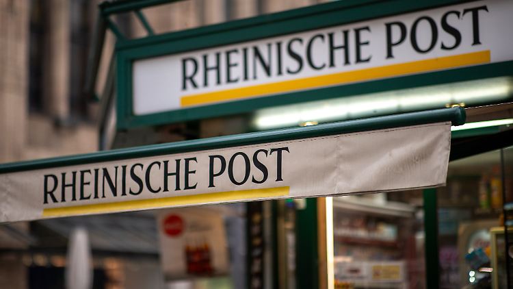 Viele Zeitungen erscheinen nur als Notausgaben.