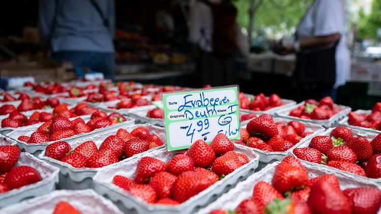 Dass Erdbeeren teurer werden, fällt auf. 
