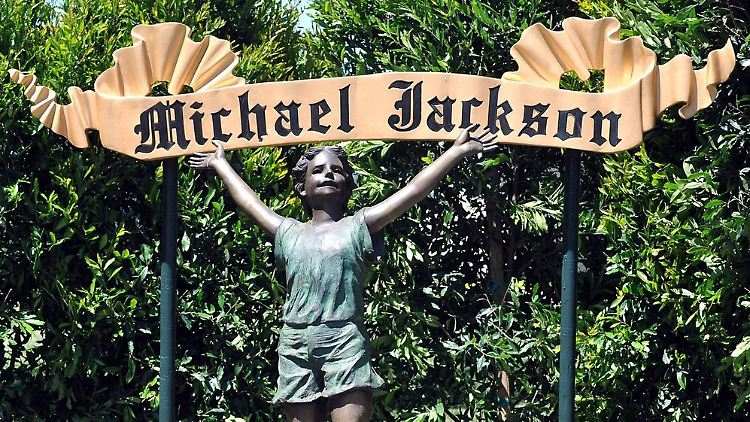 Interesse? Eine der Statuen in Michael Jacksons "Neverland Ranch".