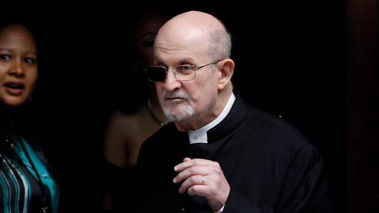 Seit dem Angriff im Sommer 2022 ist Rushdie auf einem Auge blind.