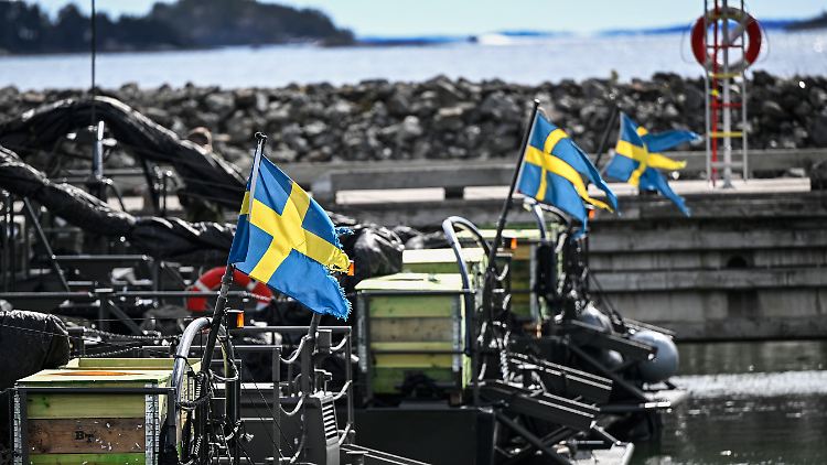 Kleinere Boote der schwedischen Marine sind bei Stockholm angelegt.