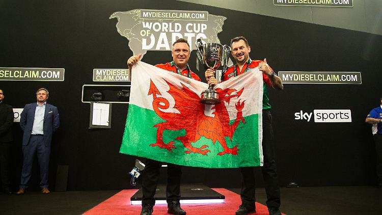 Zweiter World-Cup-Titel nach 2020: Gerwyn Price und Jonny Clayton gewinnen die Team-WM im Darts für Wales.