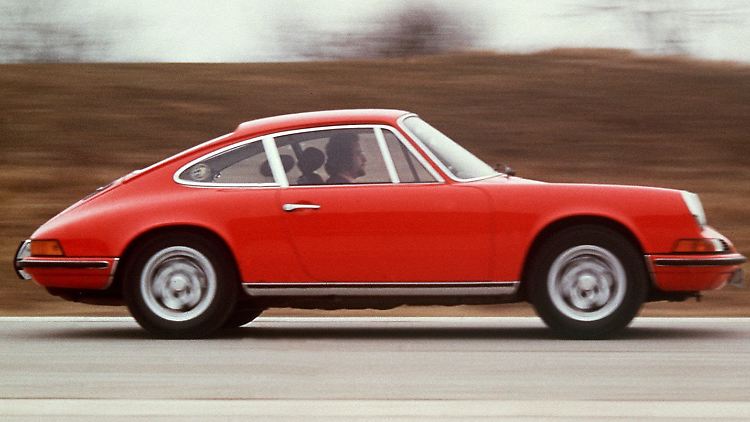 Ein Porsche 911 S 2,4 Coupe: Der Sportwagen wurde 1964 auf der IAA in Frankfurt erstmals vorgestellt.