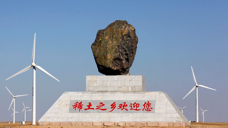 "Willkommen in der Heimat der Seltenen Erden": Ein Denkmal in der Inneren Mongolei feiert Chinas Dominanz bei den für moderne Technologien wichtigen Rohstoffen. 