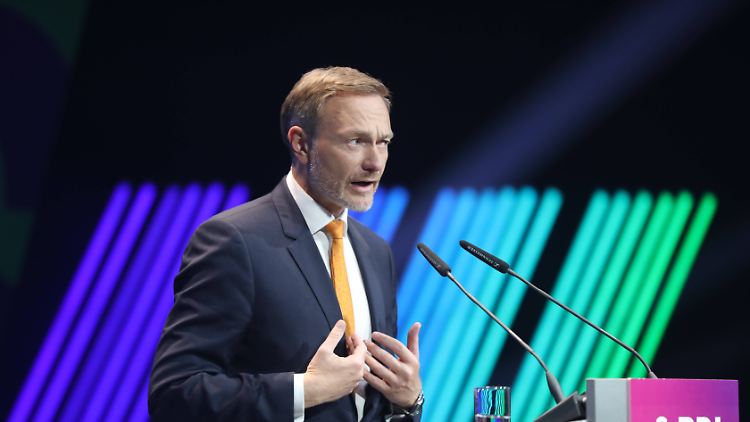 Will sich haushaltspolitisch weg von den Sozialausgaben bewegen: Finanzminister Lindner beim Tag der Industrie.