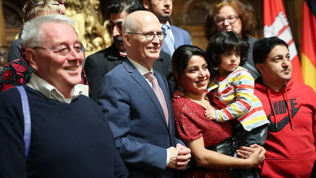 Peter-Tschentscher-M-Erster-Buergermeister-in-Hamburg-bei-einer-Einbuergerungsfeier