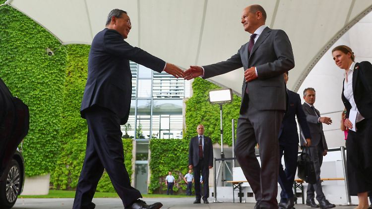 Scholz empfängt Li Qiang zum Abendessen im Kanzleramt. 