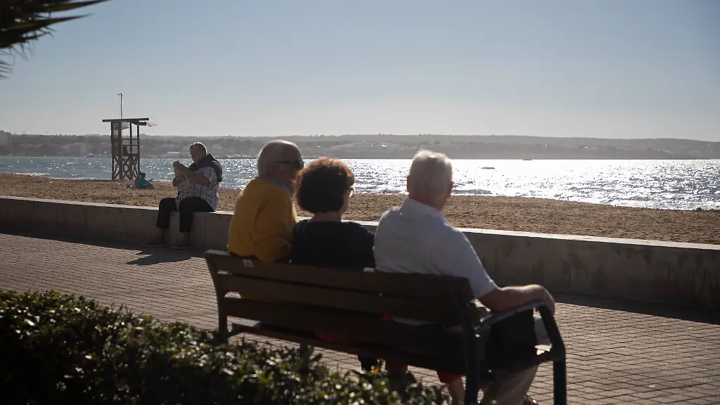 Die-Stiftung-Herztat-unterstuetzt-deutsche-Rentner-auf-Mallorca-um-gegen-soziale-Vereinsamung-und-Armut-anzukaempfen