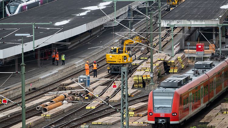 1800 Bahnhöfe sollen bis 2030 saniert werden.