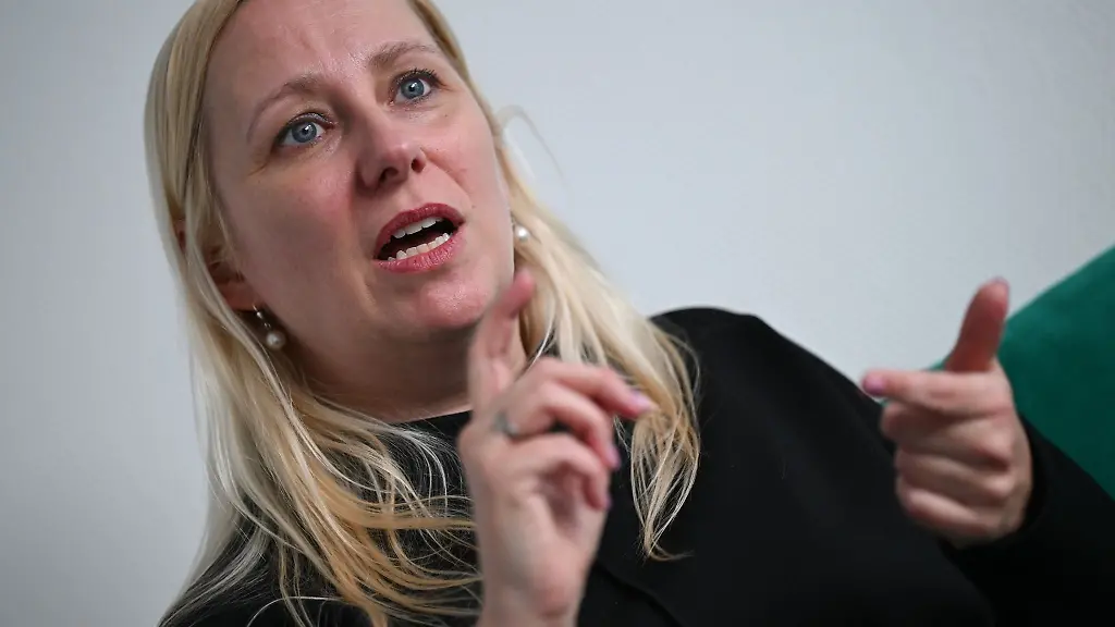 Diana-Stolz-CDU-Ministerin-fuer-Familie-Senioren-Sport-Gesundheit-und-Pflege-nimmt-an-einem-Redaktionsgespraech-teil