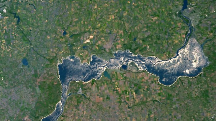 Satellitenbild vom Kachowka-Stausee, aufgenommen am 20. Juni. 