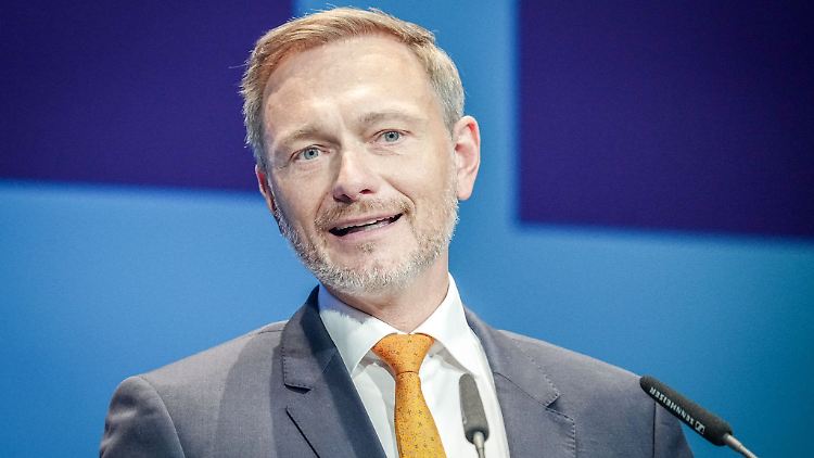 Christian Lindner (FDP), Bundesminister der Finanzen, spricht bei einem Termin.