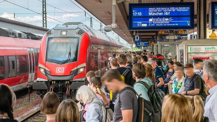 Einfach mehr Züge einsetzen? Dafür fehlt es nicht nur an Waggons, sondern auch an Personal.