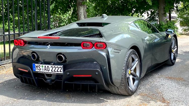Das SF90-Heck ist die Perspektive, die man meistens sieht - wenn der Fahrer es möchte.