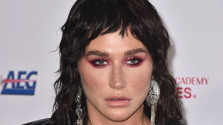 Will mit Meditation ihre Gesundheit in den Griff bekommen: Popstar Kesha.
