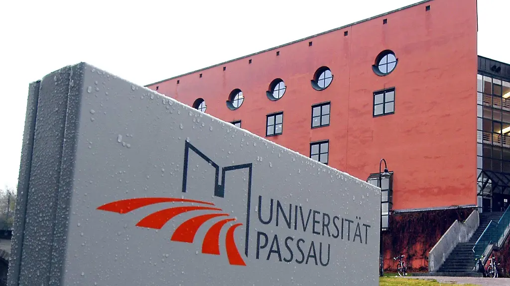 Aussenansicht-der-Universitaet-Passau