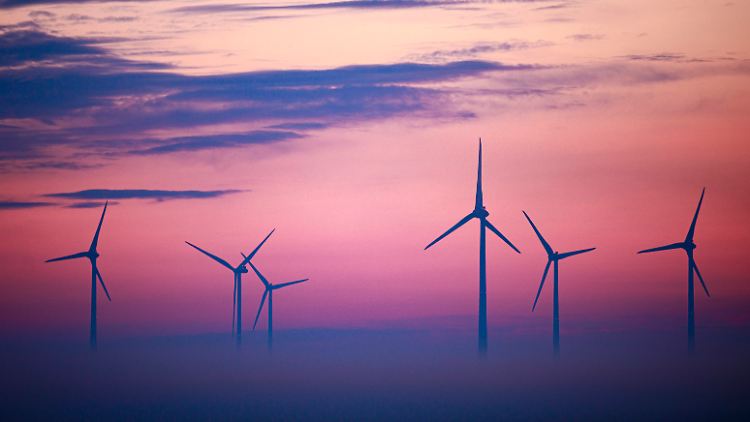 Der Strompreisprognose liegt die Annahme zugrunde, dass die erneuerbaren Energien wie geplant ausgebaut werden. 