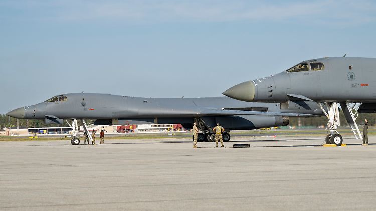 Die beiden Kampfflugzeuge vom Typ B-1_B Lancer landeten auf dem Flughafen Lulea-Kallax in Nordschweden.