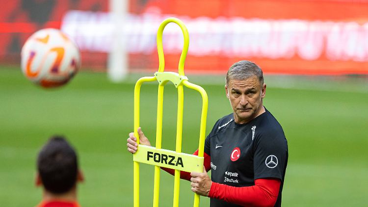 Kuntz hatte die türlkische Nationalmannschaft im September 2021 übernommen.