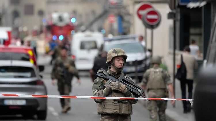 Auch das Militär war vor Ort, um den Bereich rund um die Explosion zu sichern.