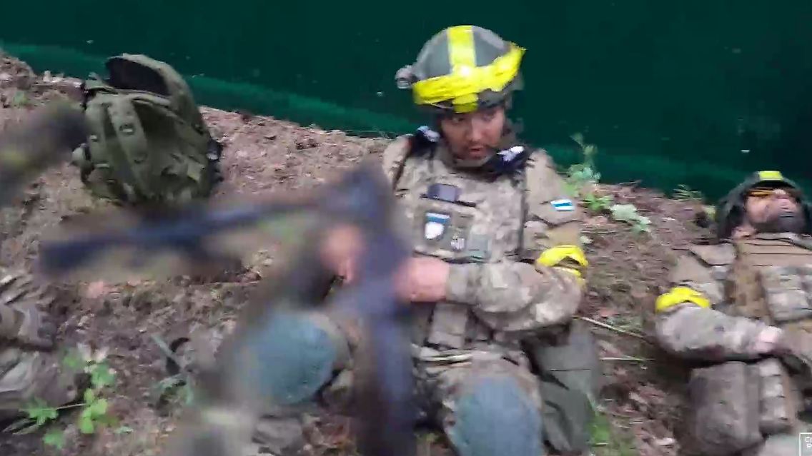 In dieser Szene sollen M4-Karabiner zu sehen sein.