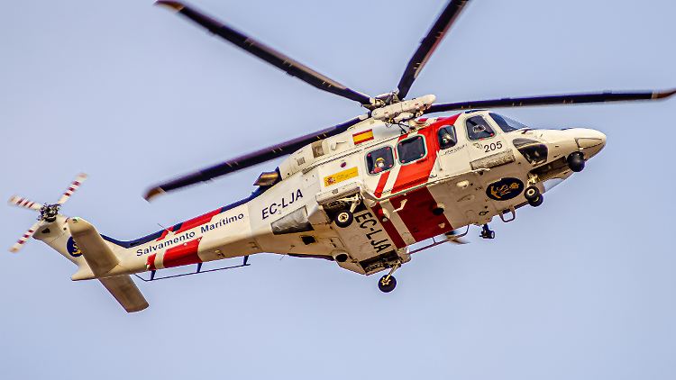 Spanien unterstütze die Suche nach den Opfern mit einem Hubschrauber.