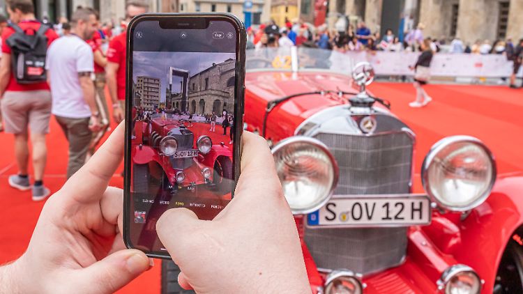 Kleine Spielerei mit dem Smartphone. Der millionenschwere Mercedes 710 Supersport sieht auch auf dem Telefondisplay fesch aus.