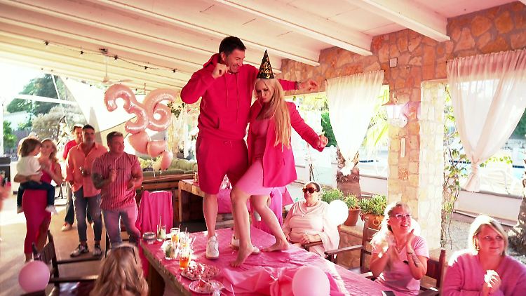 Let's Party: Daniela Katzenberger in Feierlaune.