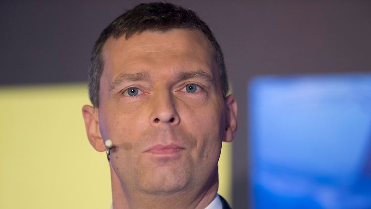Markus Steilemann ist seit 2018 Vorstandsvorsitzender der Covestro AG. Seit 2022 ist er Präsident des Verbands der Chemischen Industrie in Deutschland.