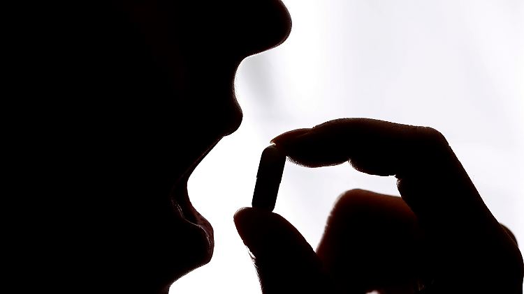 Hormone gegen Wechseljahresbeschwerden schlucken - dagegen gab und gibt es Bedenken. Aber jüngere Studien zeigen ein positiveres Bild.