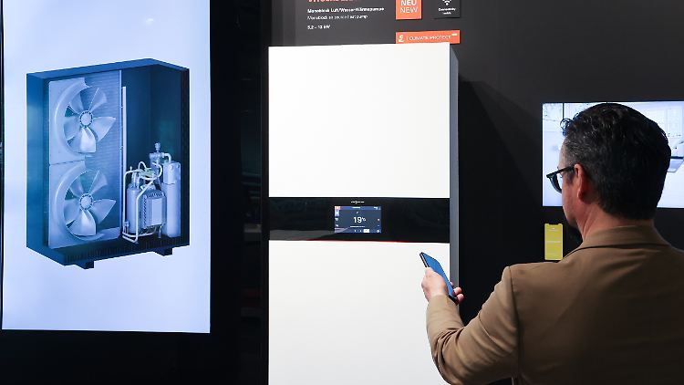 Ein Showroom von Viessmann - das Wirtschaftsministerium hat laut einem Medienbericht keine Bedenken beim Verkauf der Wärmepumpen-Sparte.