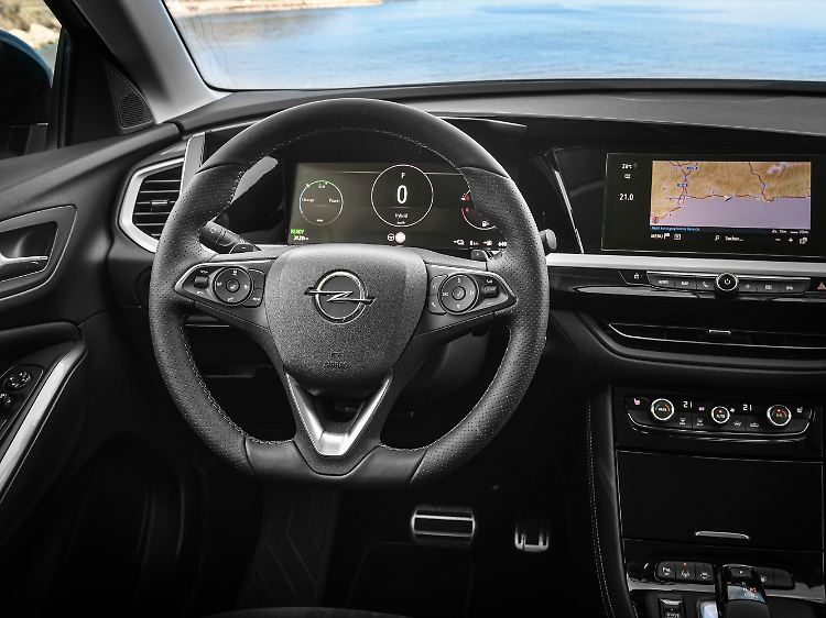 Schicke Materialien, zeitgemäße Displaywelten - eigentlich ist der Opel Grandland modern eingerichtet. Dennoch wirkt es stellenweise schon etwas veraltet.