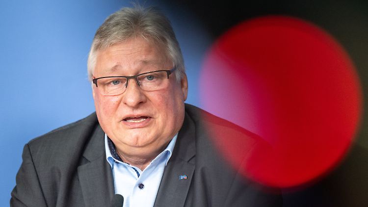 "Meine Telefonnummer kennt jeder", sagt EVG-Chef Martin Burkert.