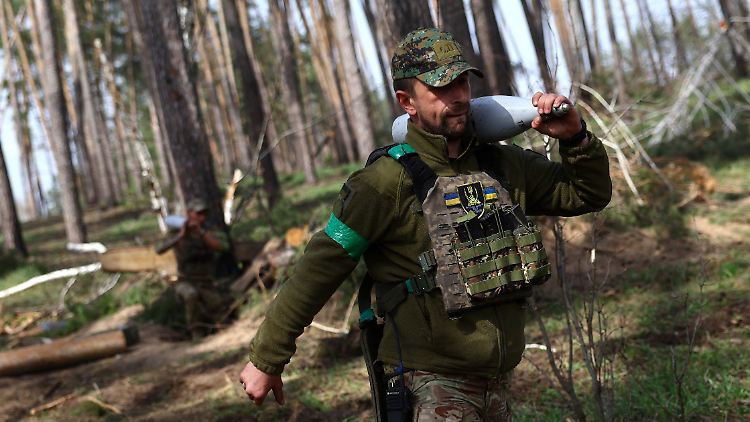In Lyman konnten ukrainische Kräfte nach eigenen Angaben die Vorstöße der Russen stoppen.